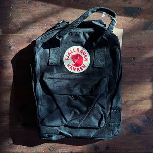 Black Fjallraven Kanken Mini